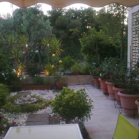 Comfortable Garden Apt Near Vouliagmeni Beach Афины Экстерьер фото