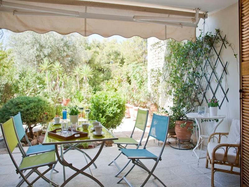 Comfortable Garden Apt Near Vouliagmeni Beach Афины Экстерьер фото