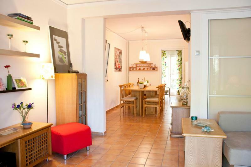 Comfortable Garden Apt Near Vouliagmeni Beach Афины Экстерьер фото