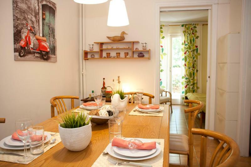 Comfortable Garden Apt Near Vouliagmeni Beach Афины Экстерьер фото