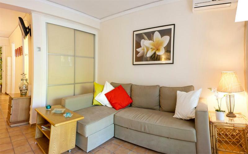 Comfortable Garden Apt Near Vouliagmeni Beach Афины Экстерьер фото