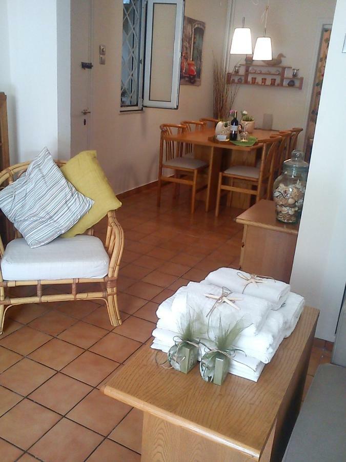 Comfortable Garden Apt Near Vouliagmeni Beach Афины Экстерьер фото