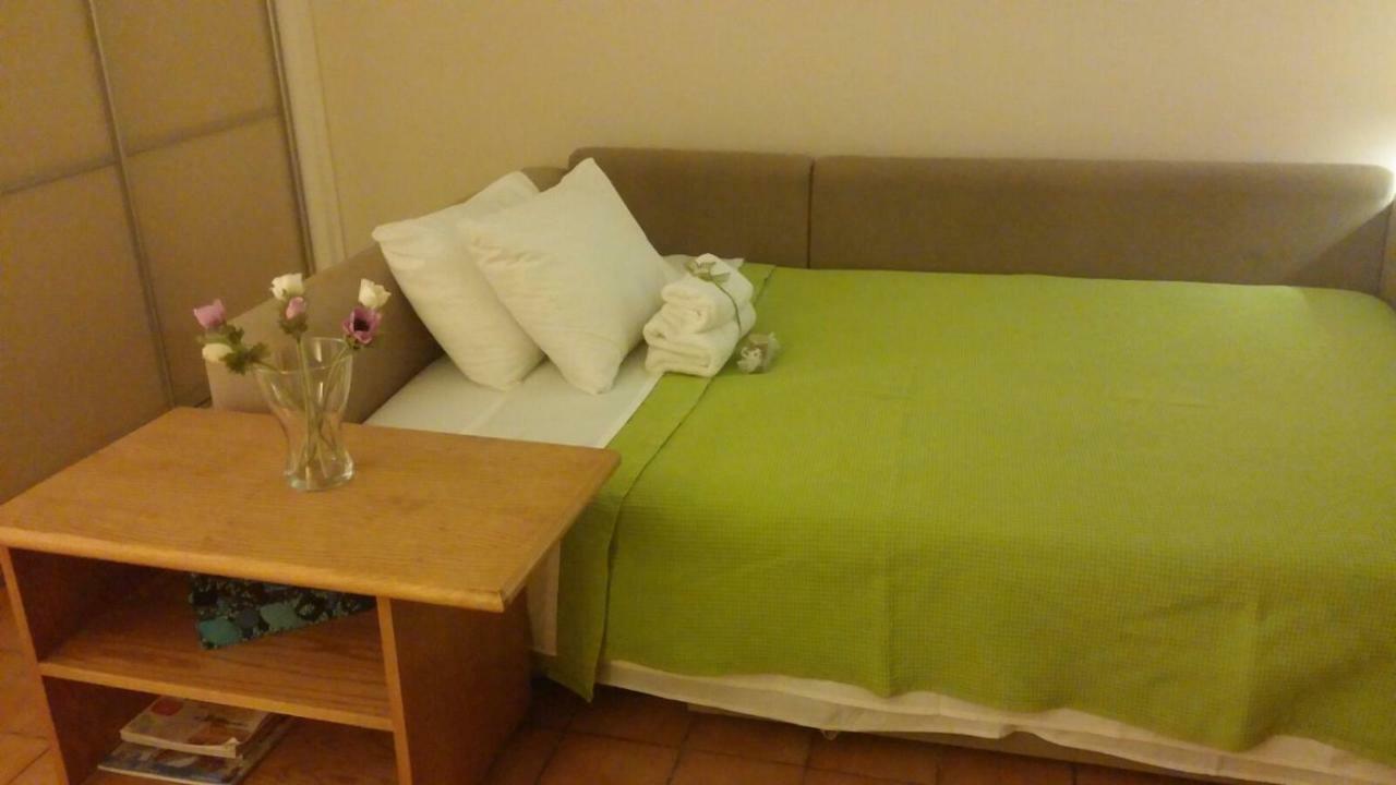 Comfortable Garden Apt Near Vouliagmeni Beach Афины Экстерьер фото