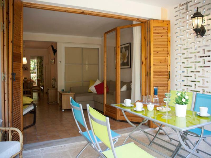 Comfortable Garden Apt Near Vouliagmeni Beach Афины Экстерьер фото