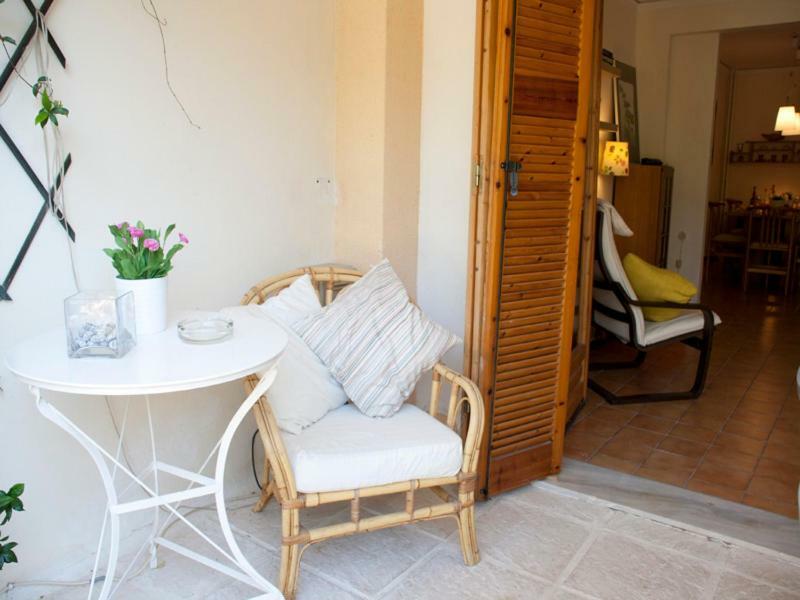 Comfortable Garden Apt Near Vouliagmeni Beach Афины Экстерьер фото