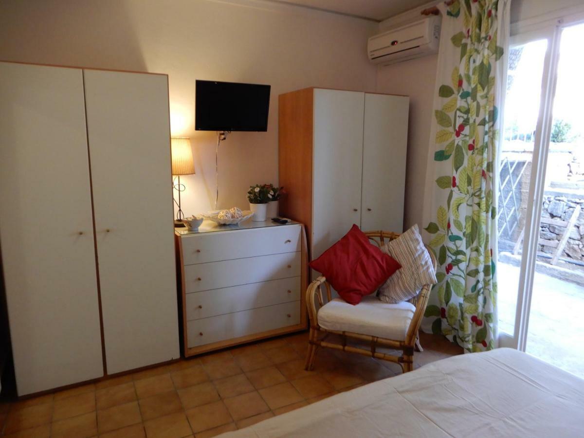 Comfortable Garden Apt Near Vouliagmeni Beach Афины Экстерьер фото