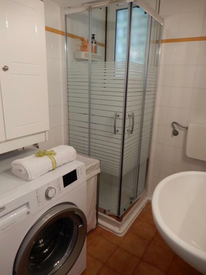 Comfortable Garden Apt Near Vouliagmeni Beach Афины Экстерьер фото